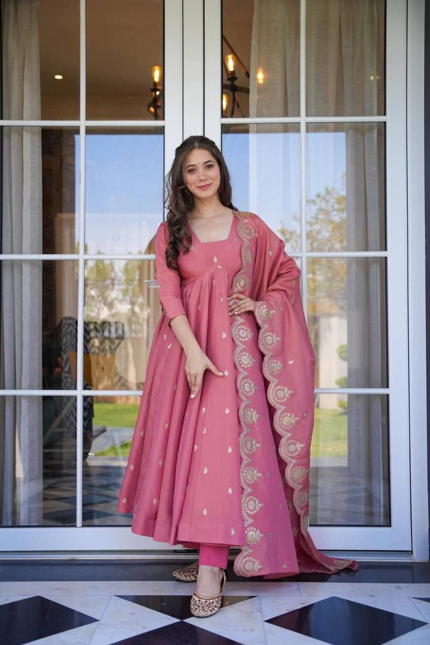 MOST TRENDING GOWN SET WITH DUPATTA