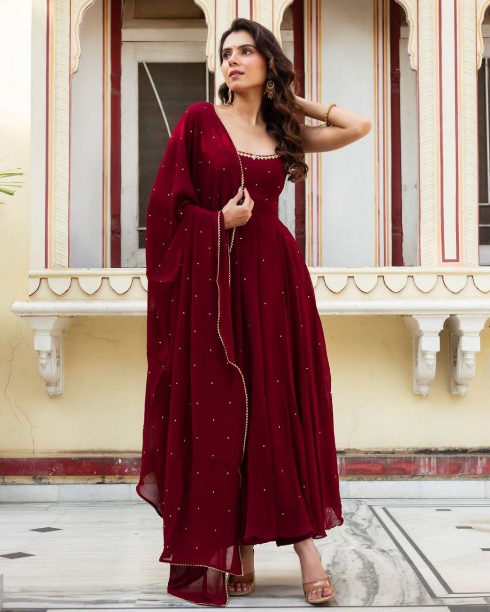 GEORGETTE SLEVELES SET WITH DUPATTA
