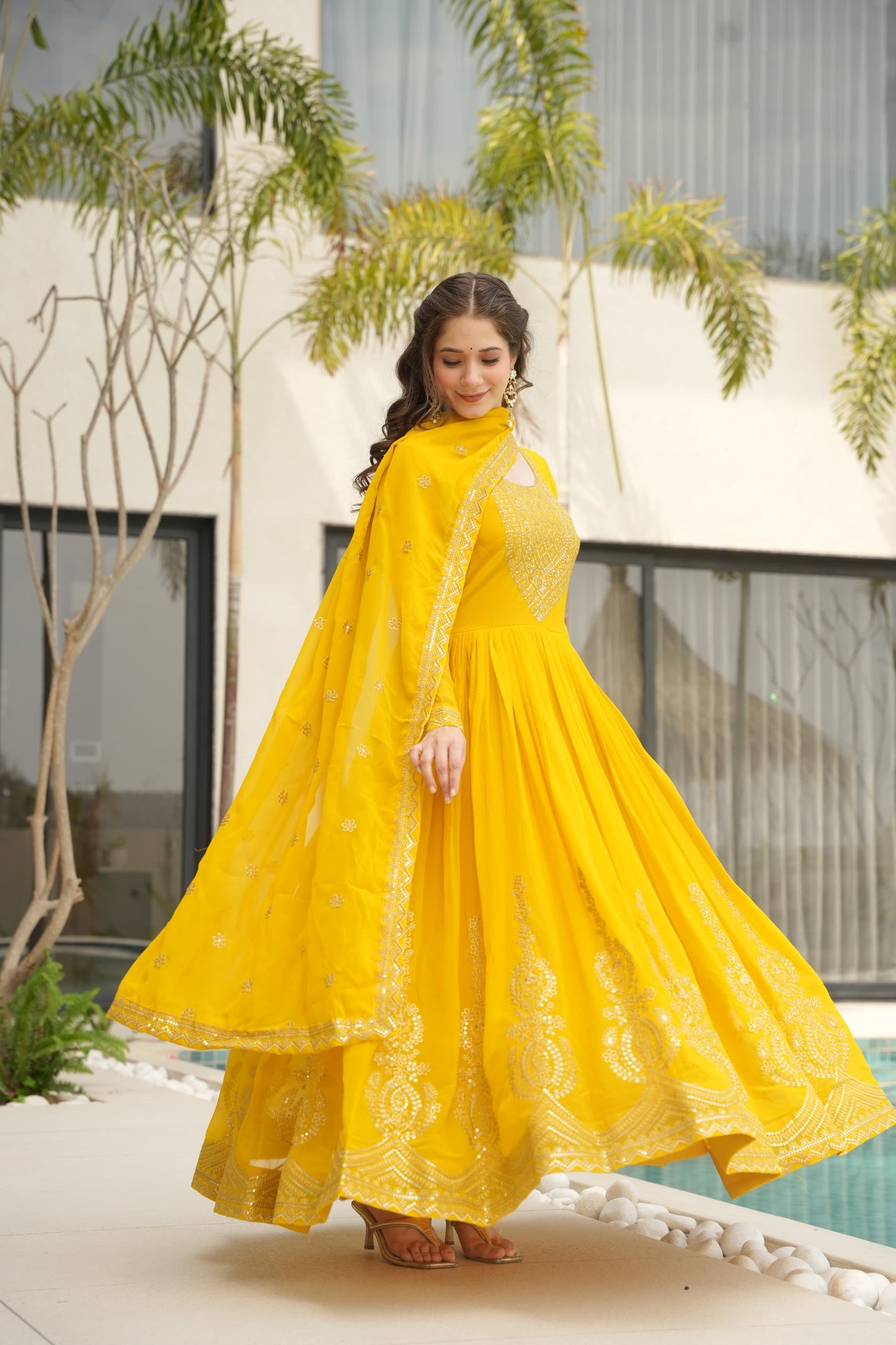 KAREENA GOWN WITH ZARIWOR AND DUPATTA