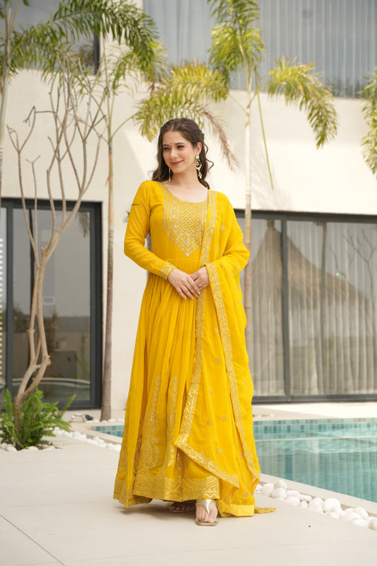 KAREENA GOWN WITH ZARIWOR AND DUPATTA