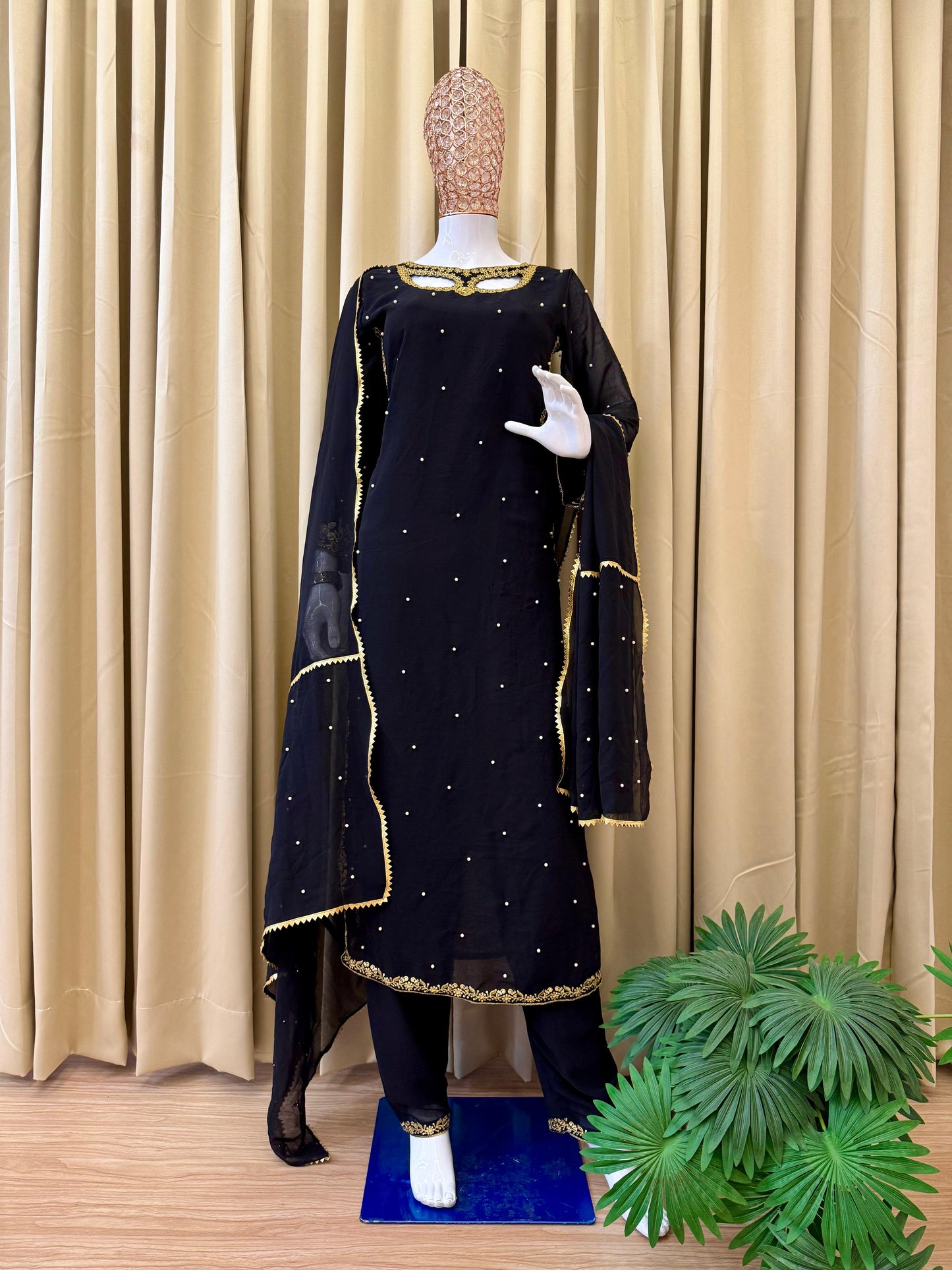 pakistani ethnic suit